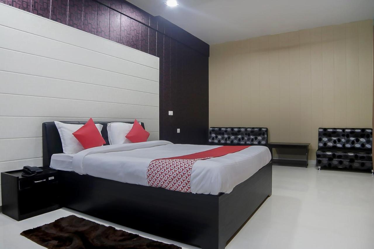 Oyo 30488 Satkar Hotel Pithorāgarh Exterior foto